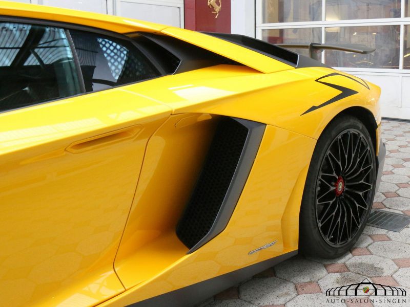 Lamborghini Aventador LP 750-4 SV -SUPERVELOCE-