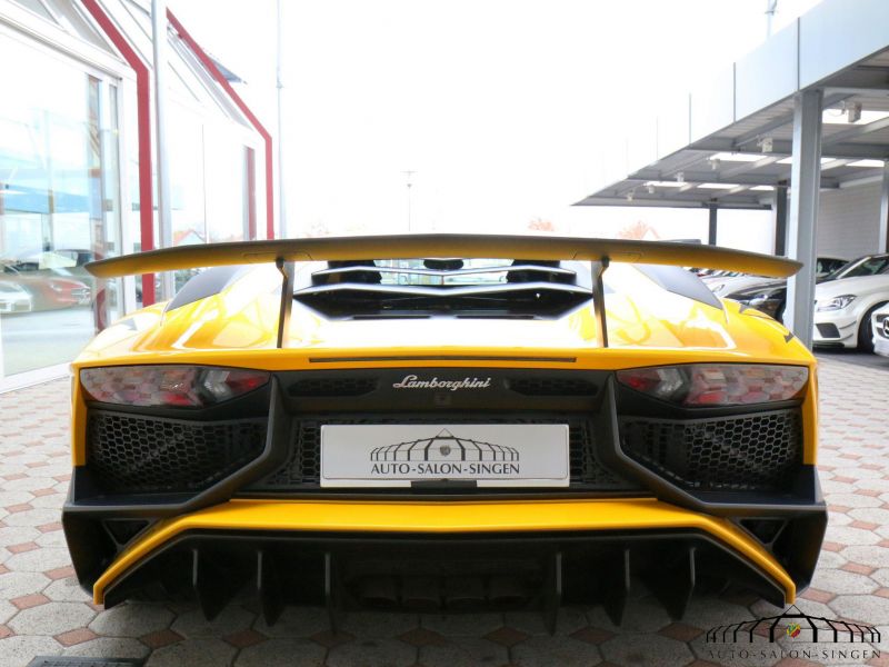 Lamborghini Aventador LP 750-4 SV -SUPERVELOCE-