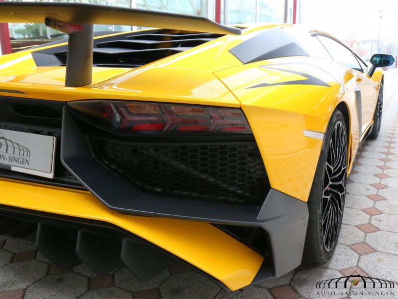 Lamborghini Aventador LP 750-4 SV -SUPERVELOCE-
