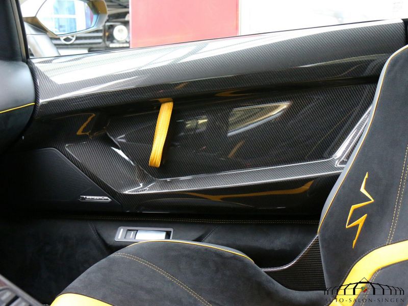 Lamborghini Aventador LP 750-4 SV -SUPERVELOCE-