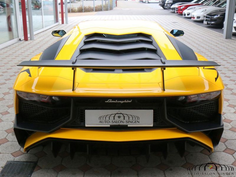 Lamborghini Aventador LP 750-4 SV -SUPERVELOCE-