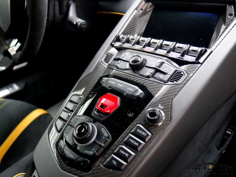 Lamborghini Aventador LP 750-4 SV -SUPERVELOCE-