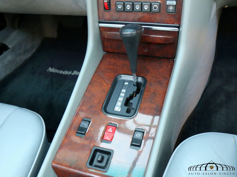 Mercedes-Benz 560 SL
