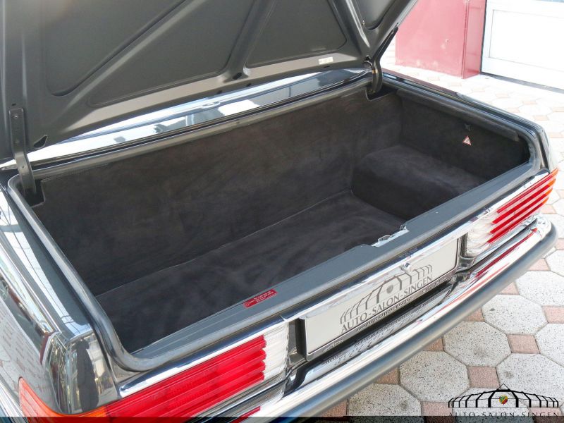 Mercedes-Benz 560 SL