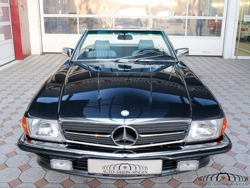 Mercedes-Benz 560 SL