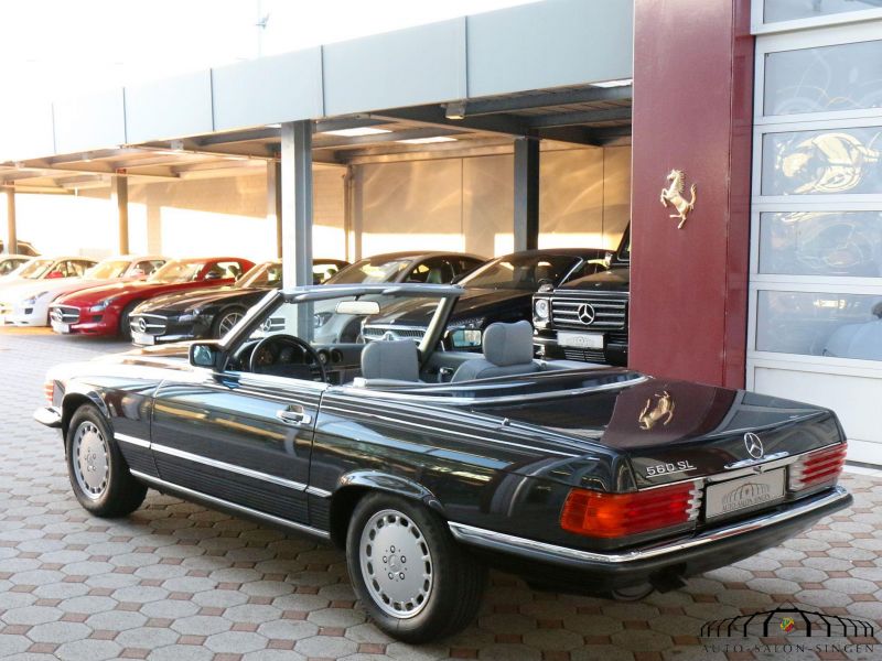 Mercedes-Benz 560 SL