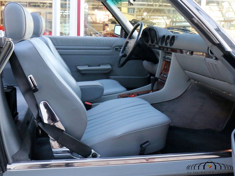 Mercedes-Benz 560 SL