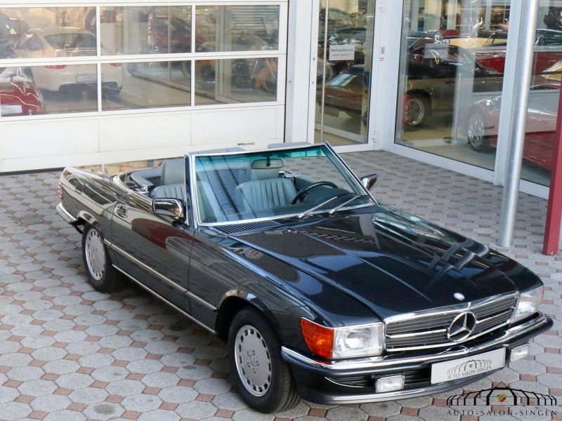 Mercedes-Benz 560 SL