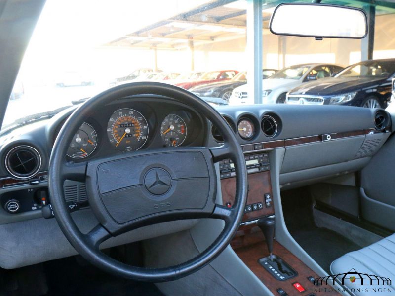 Mercedes-Benz 560 SL