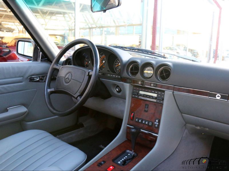Mercedes-Benz 560 SL