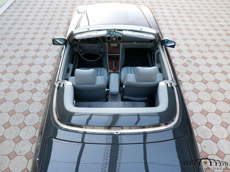 Mercedes-Benz 560 SL