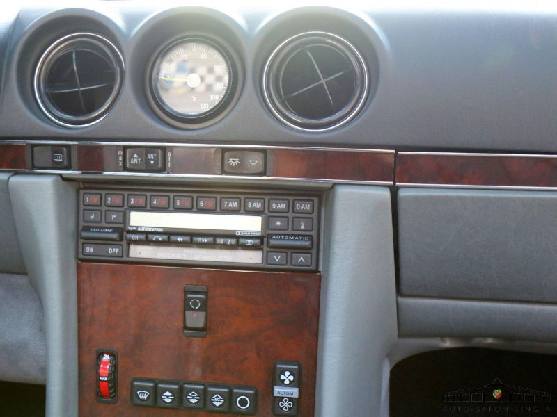 Mercedes-Benz 560 SL