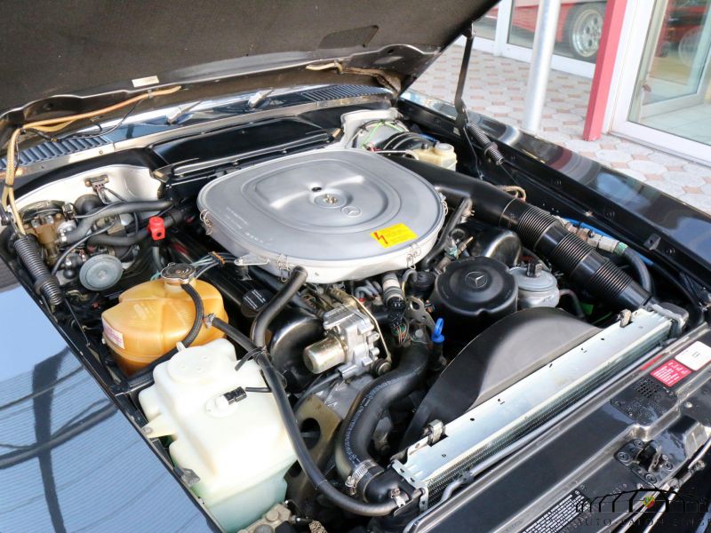 Mercedes-Benz 560 SL
