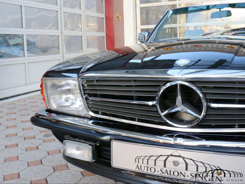 Mercedes-Benz 560 SL