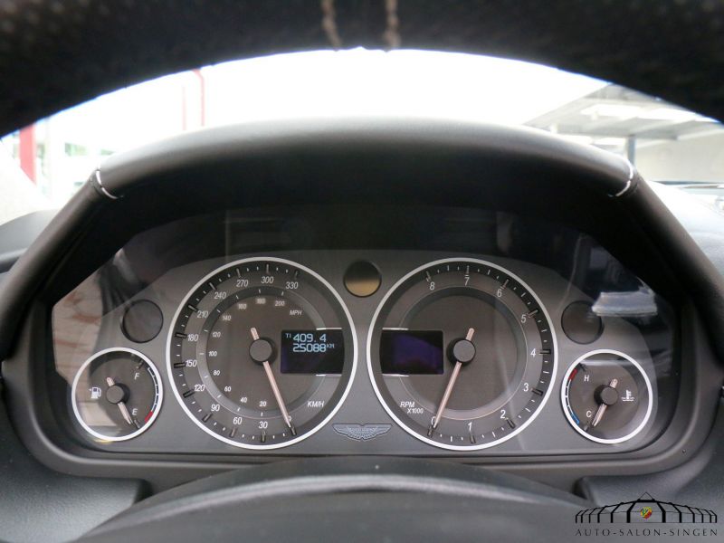 Aston Martin DBS Volante 