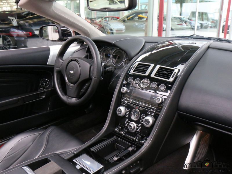 Aston Martin DBS Volante 