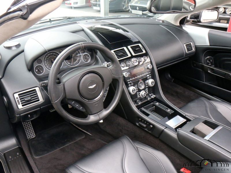Aston Martin DBS Volante 