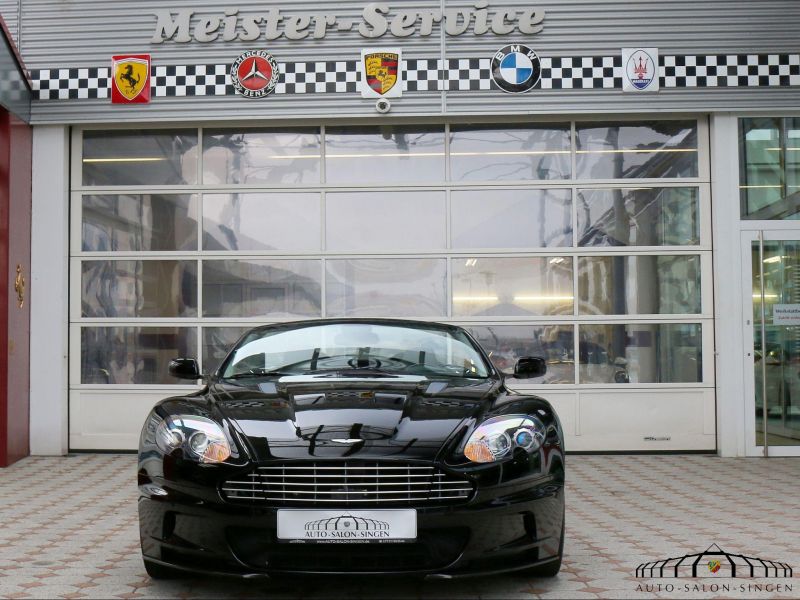 Aston Martin DBS Volante 