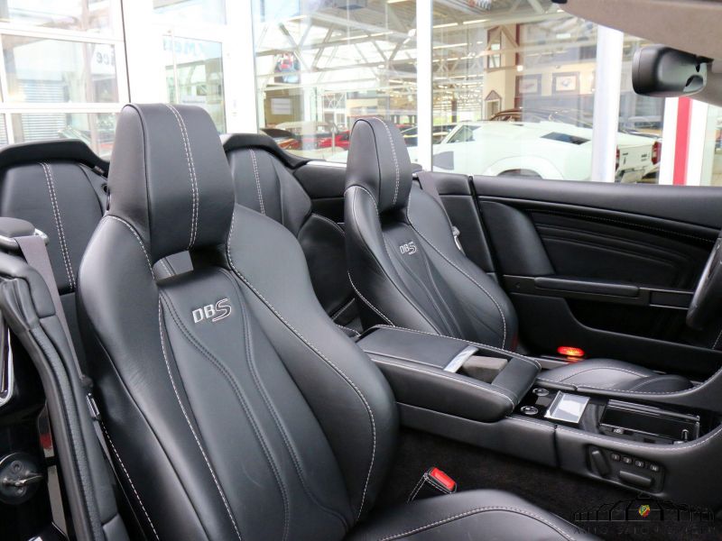 Aston Martin DBS Volante 