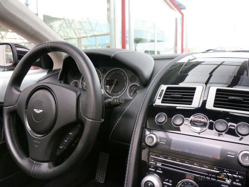 Aston Martin DBS Volante 