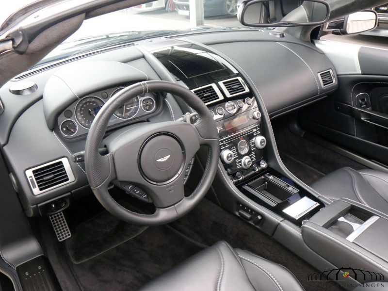 Aston Martin DBS Volante 