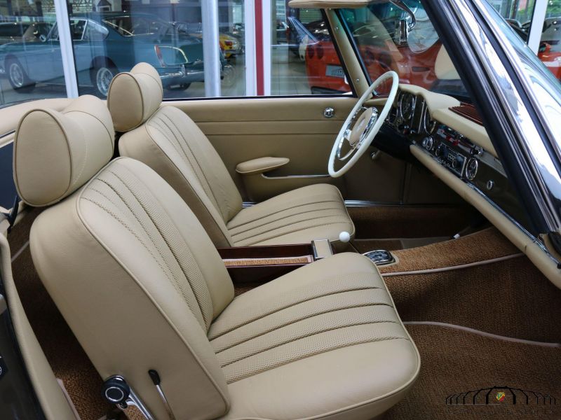 Mercedes-Benz 230 SL Pagode  