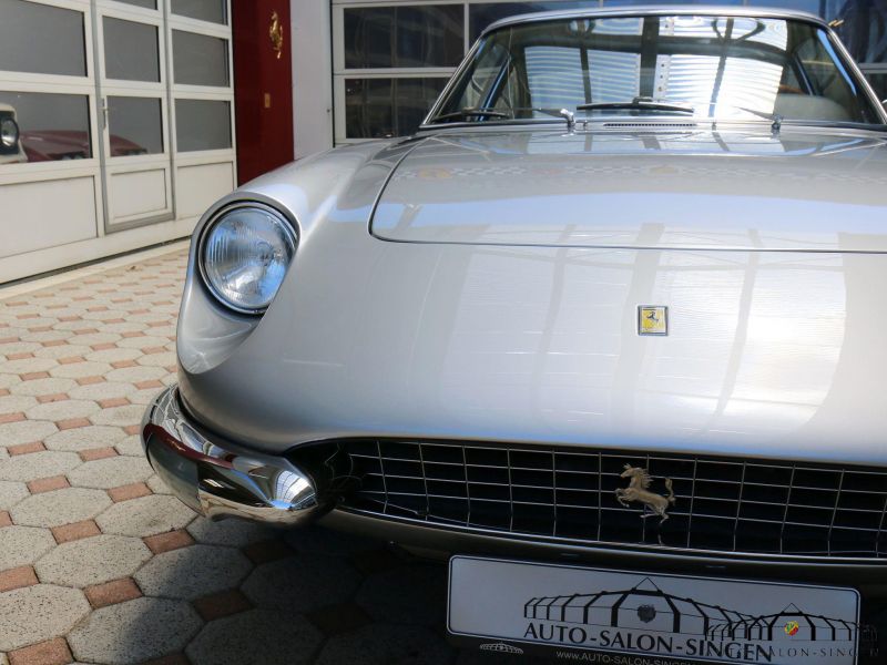 Ferrari 365 GT 2+2
