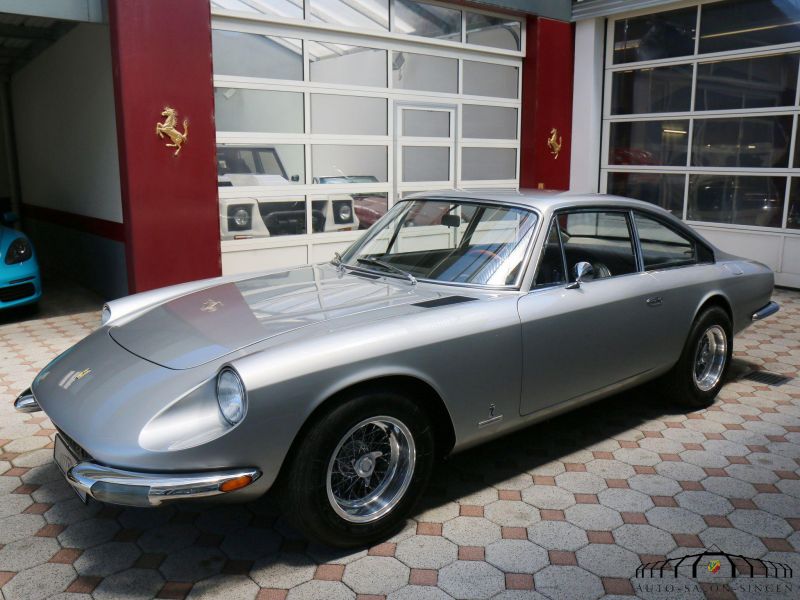 Ferrari 365 GT 2+2