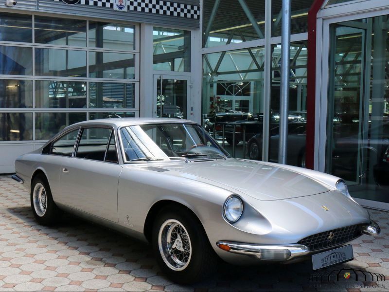 Ferrari 365 GT 2+2