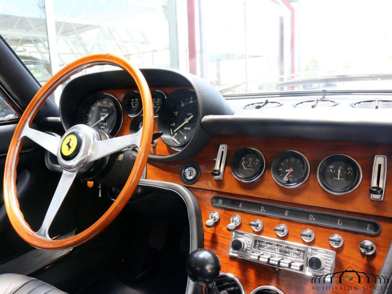 Ferrari 365 GT 2+2