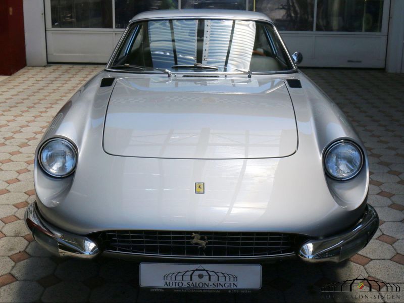 Ferrari 365 GT 2+2