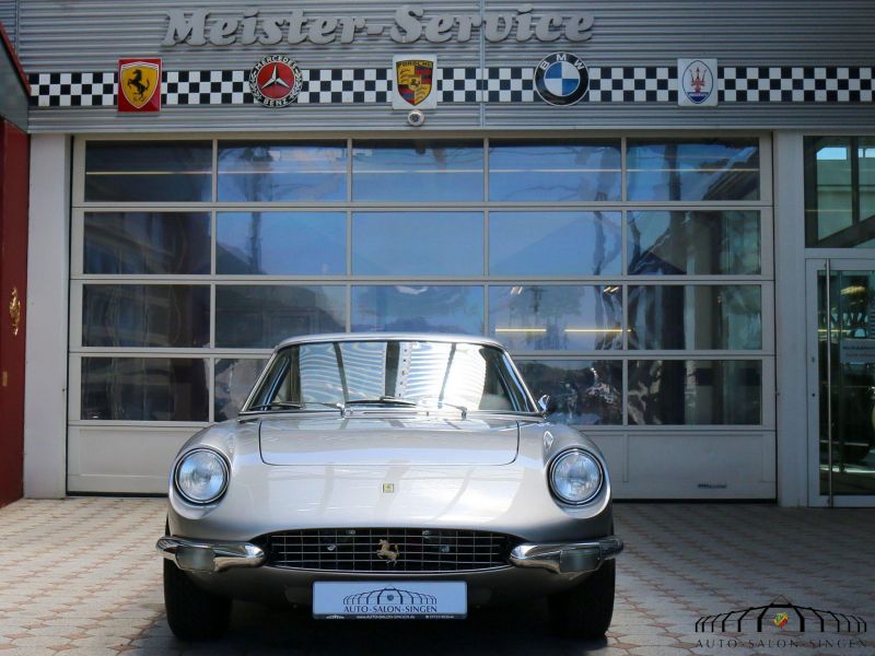 Ferrari 365 GT 2+2