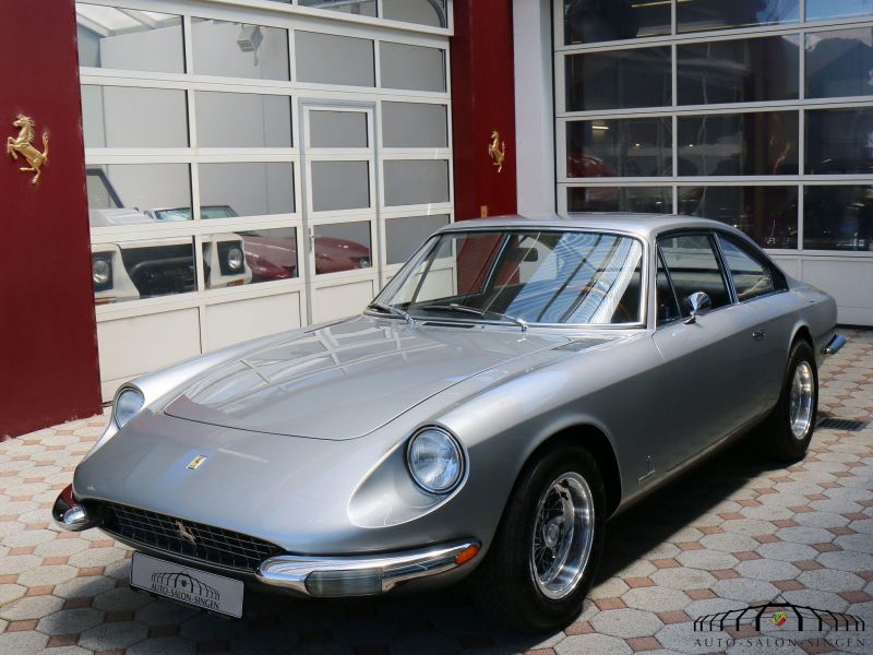 Ferrari 365 GT 2+2
