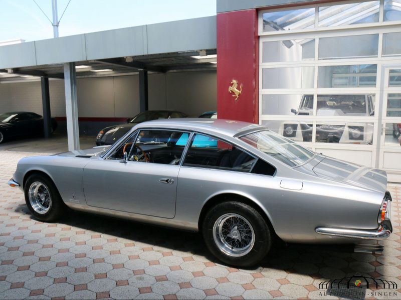 Ferrari 365 GT 2+2