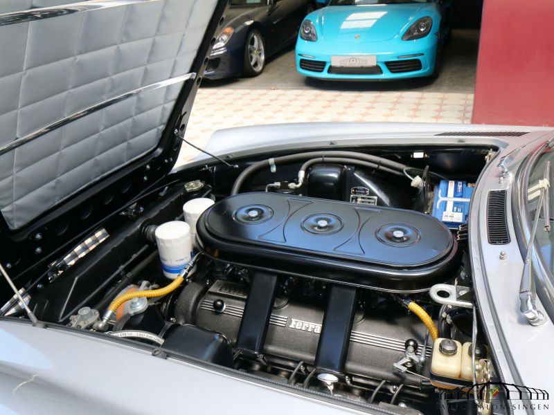 Ferrari 365 GT 2+2