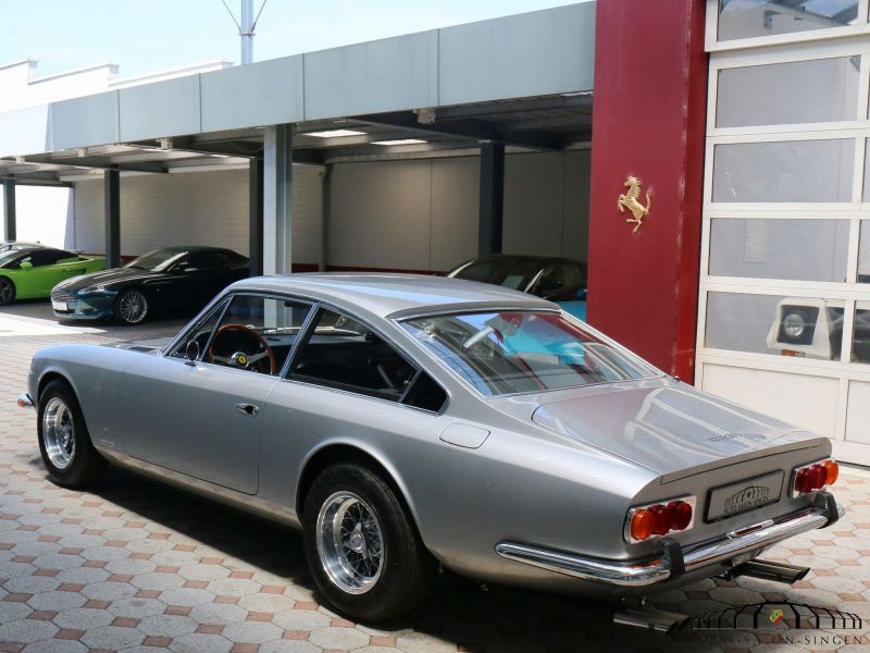 Ferrari 365 GT 2+2