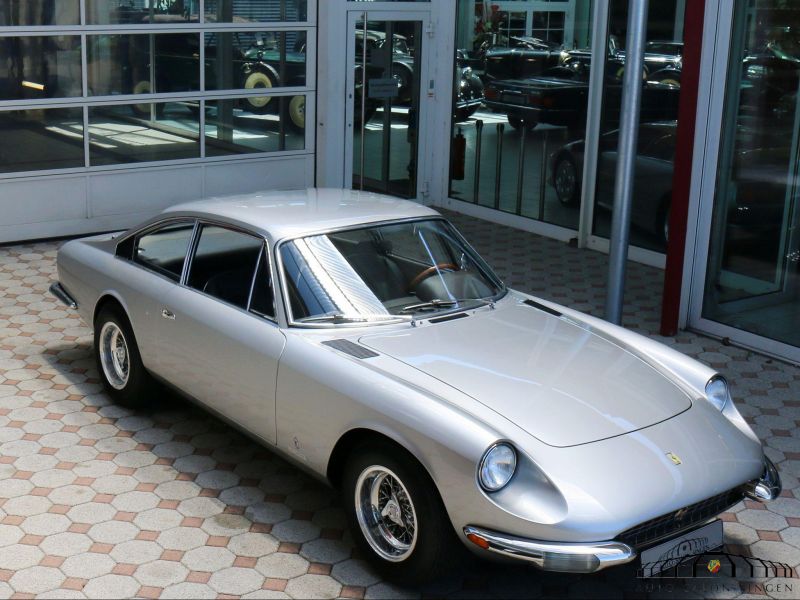 Ferrari 365 GT 2+2