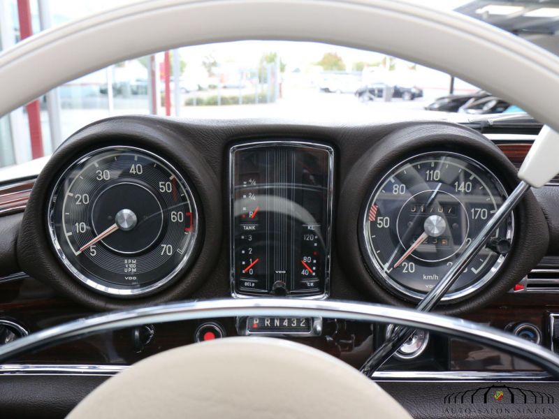 Mercedes-Benz 280 SE Cabrio