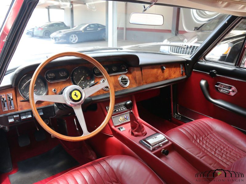 Ferrari 330 GT 2+2 Serie 2
