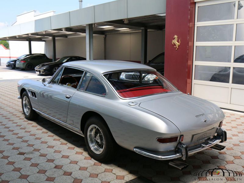 Ferrari 330 GT 2+2 Serie 2