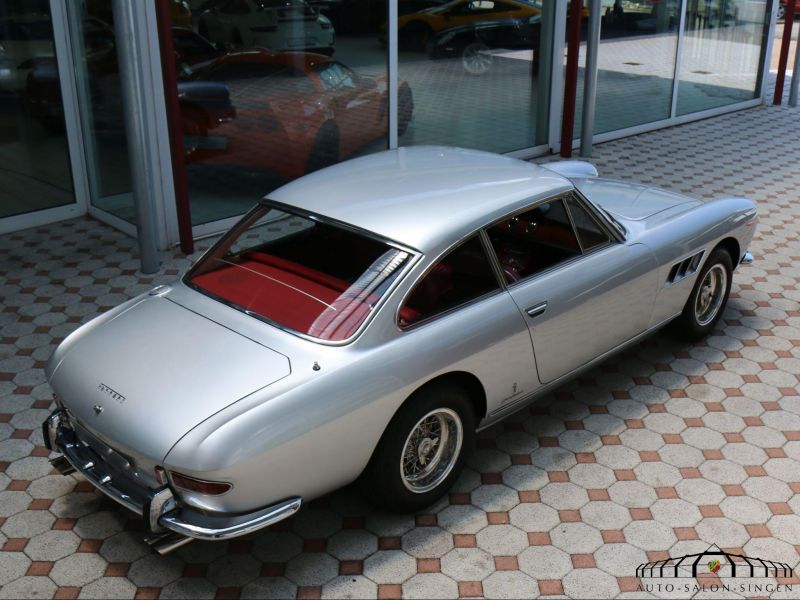 Ferrari 330 GT 2+2 Serie 2