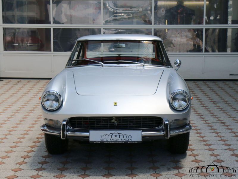 Ferrari 330 GT 2+2 Serie 2