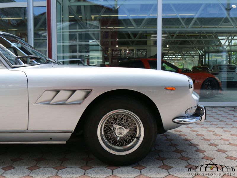 Ferrari 330 GT 2+2 Serie 2
