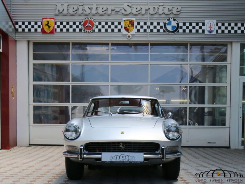 Ferrari 330 GT 2+2 Serie 2