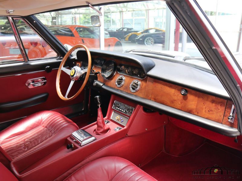 Ferrari 330 GT 2+2 Serie 2
