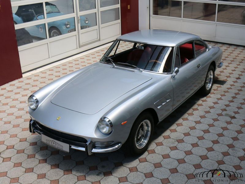 Ferrari 330 GT 2+2 Serie 2