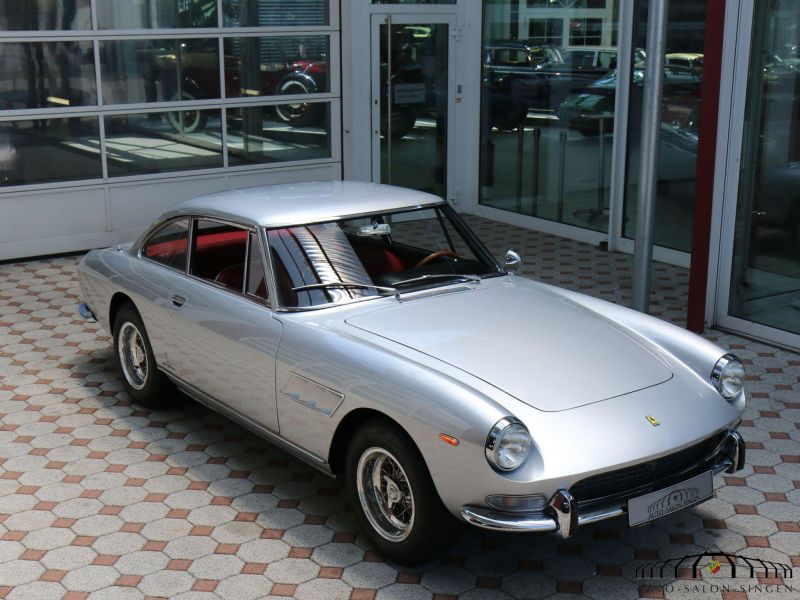Ferrari 330 GT 2+2 Serie 2