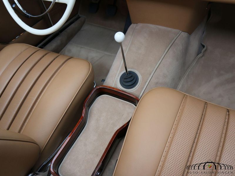 Mercedes-Benz 220 SE b Cabrio