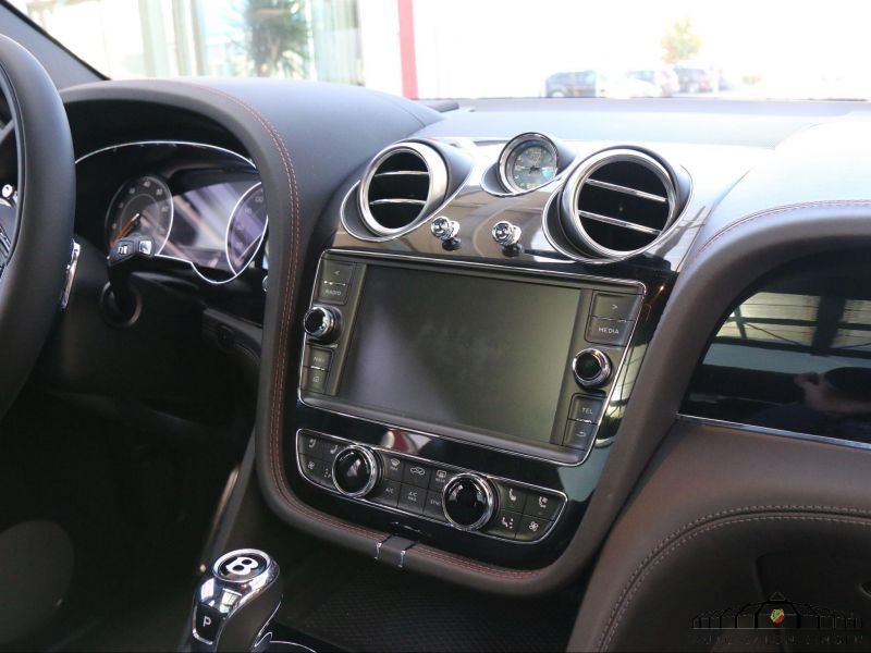 Bentley Bentayga V8
