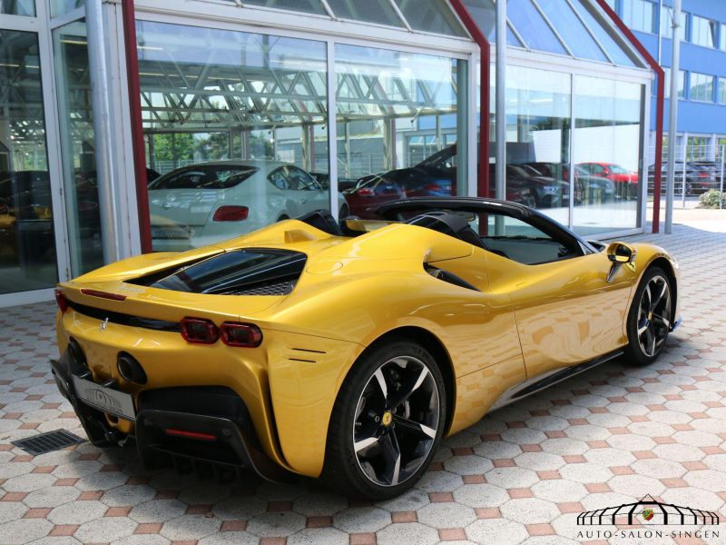 Ferrari SF90 Spider